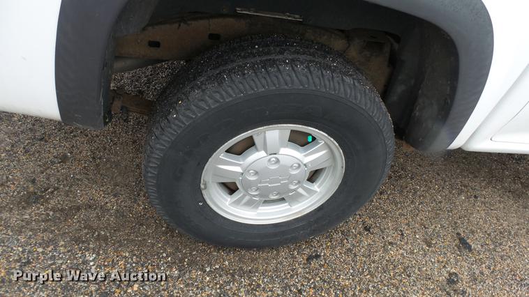 image for item DC3212 2005 Chevrolet Colorado Crew Cab pickup truck