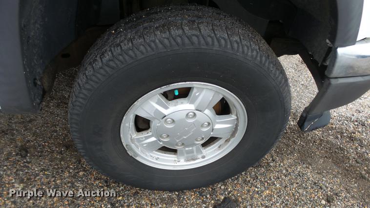 image for item DC3212 2005 Chevrolet Colorado Crew Cab pickup truck