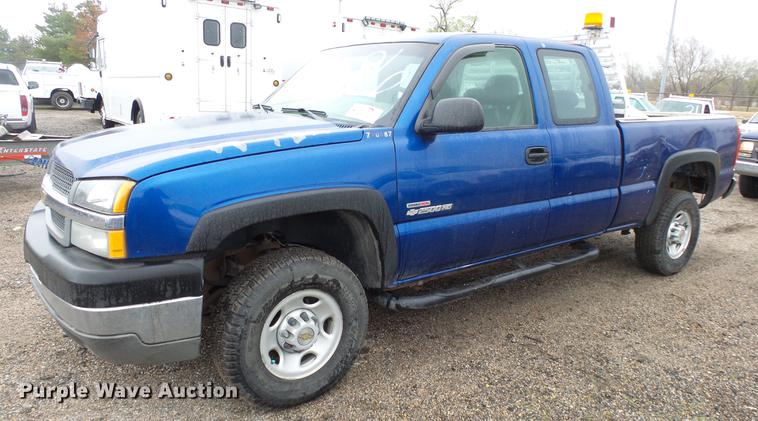 image for item DC3214 2003 Chevrolet Silverado 2500HD Ext. Cab pickup truck
