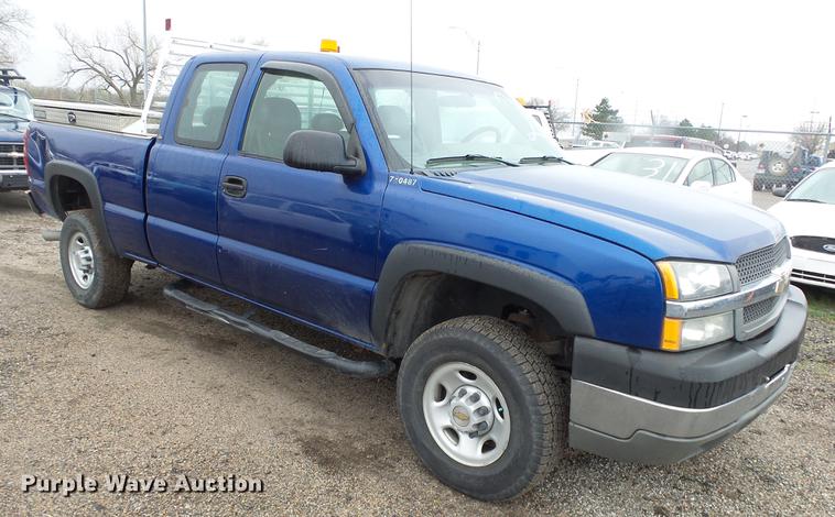 image for item DC3214 2003 Chevrolet Silverado 2500HD Ext. Cab pickup truck
