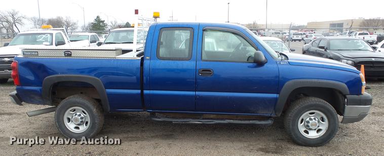 image for item DC3214 2003 Chevrolet Silverado 2500HD Ext. Cab pickup truck