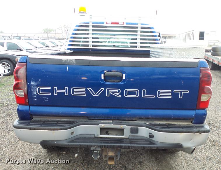 image for item DC3214 2003 Chevrolet Silverado 2500HD Ext. Cab pickup truck
