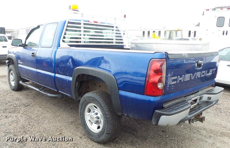 image for item DC3214 2003 Chevrolet Silverado 2500HD Ext. Cab pickup truck