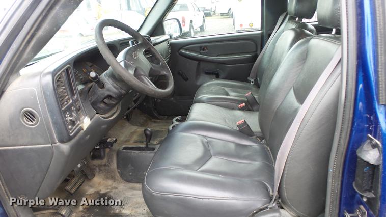 image for item DC3214 2003 Chevrolet Silverado 2500HD Ext. Cab pickup truck