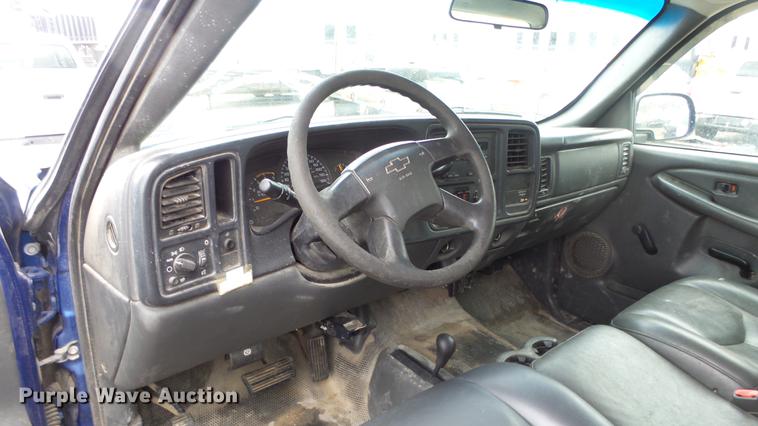 image for item DC3214 2003 Chevrolet Silverado 2500HD Ext. Cab pickup truck