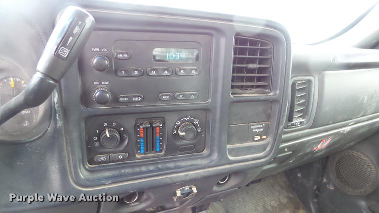 image for item DC3214 2003 Chevrolet Silverado 2500HD Ext. Cab pickup truck