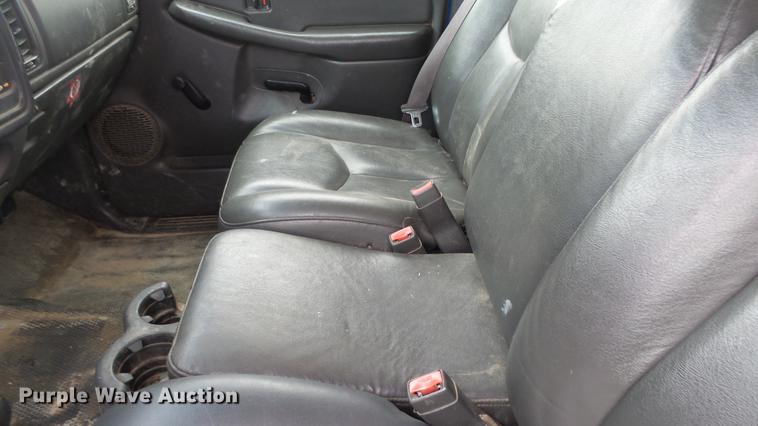 image for item DC3214 2003 Chevrolet Silverado 2500HD Ext. Cab pickup truck