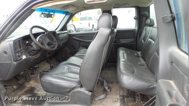 image for item DC3214 2003 Chevrolet Silverado 2500HD Ext. Cab pickup truck