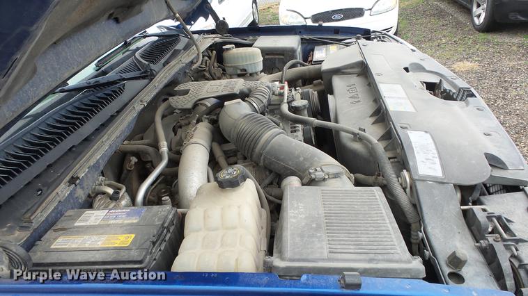 image for item DC3214 2003 Chevrolet Silverado 2500HD Ext. Cab pickup truck