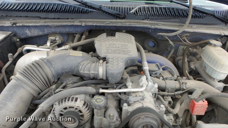 image for item DC3214 2003 Chevrolet Silverado 2500HD Ext. Cab pickup truck