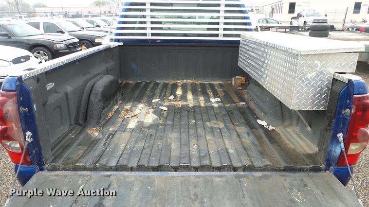 image for item DC3214 2003 Chevrolet Silverado 2500HD Ext. Cab pickup truck