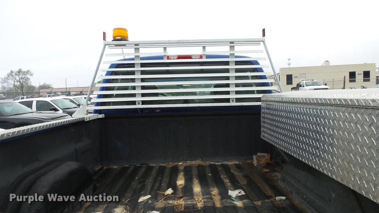 image for item DC3214 2003 Chevrolet Silverado 2500HD Ext. Cab pickup truck