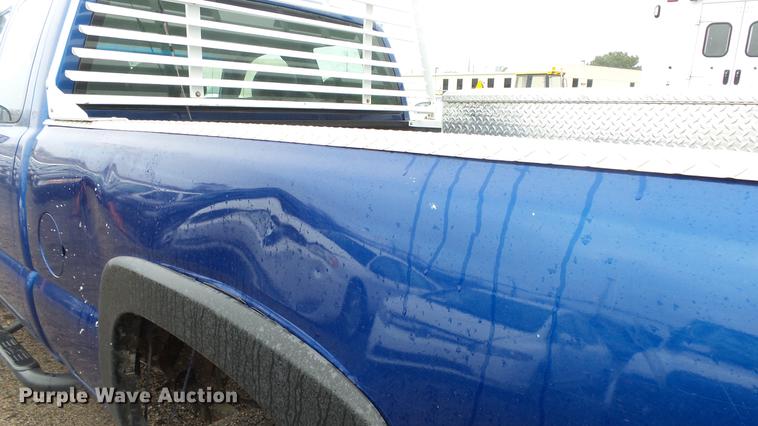 image for item DC3214 2003 Chevrolet Silverado 2500HD Ext. Cab pickup truck