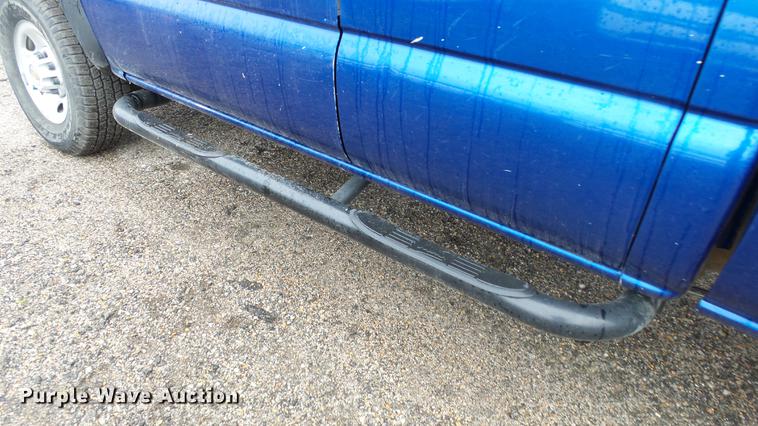 image for item DC3214 2003 Chevrolet Silverado 2500HD Ext. Cab pickup truck
