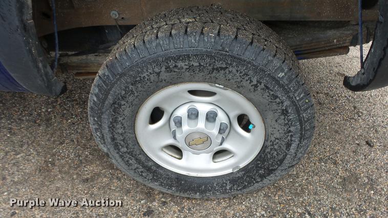 image for item DC3214 2003 Chevrolet Silverado 2500HD Ext. Cab pickup truck