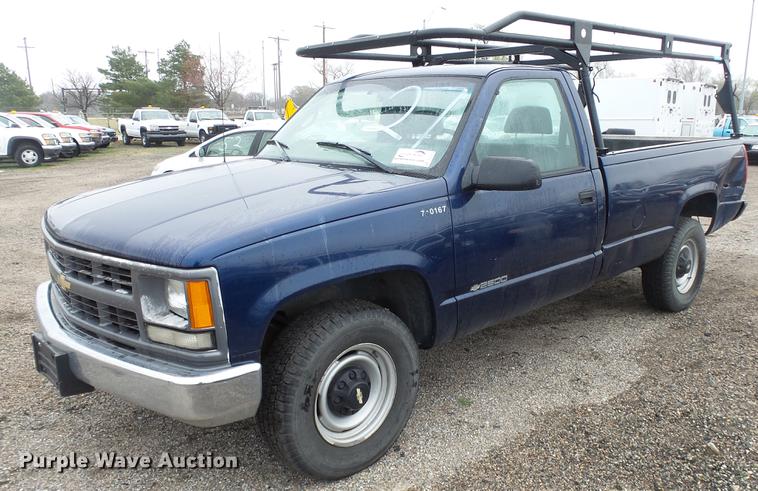 image for item DC3215 2000 Chevrolet C2500 pickup truck