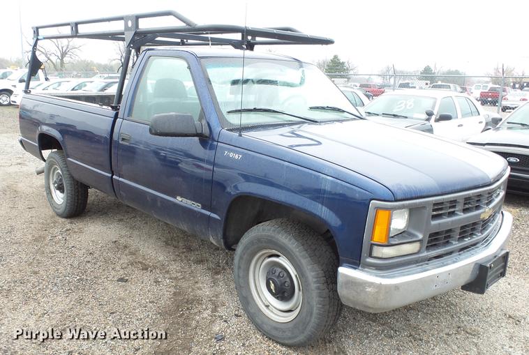 image for item DC3215 2000 Chevrolet C2500 pickup truck