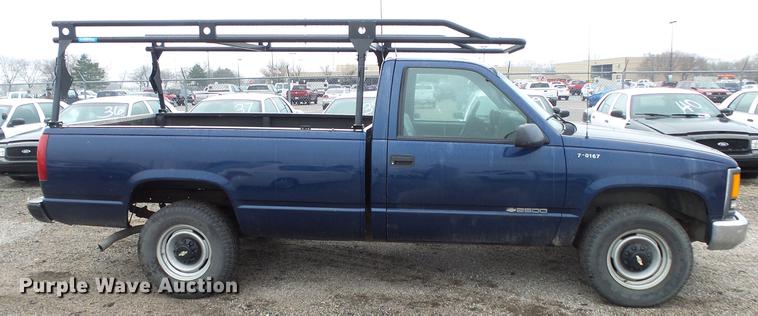 image for item DC3215 2000 Chevrolet C2500 pickup truck