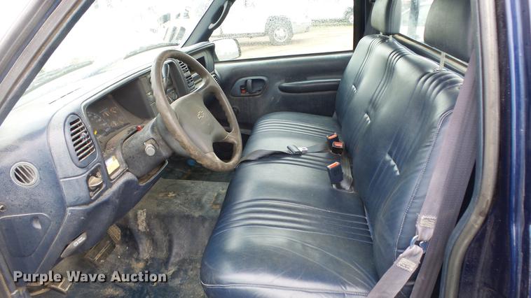 image for item DC3215 2000 Chevrolet C2500 pickup truck