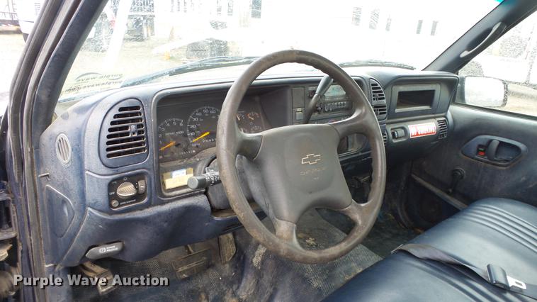 image for item DC3215 2000 Chevrolet C2500 pickup truck