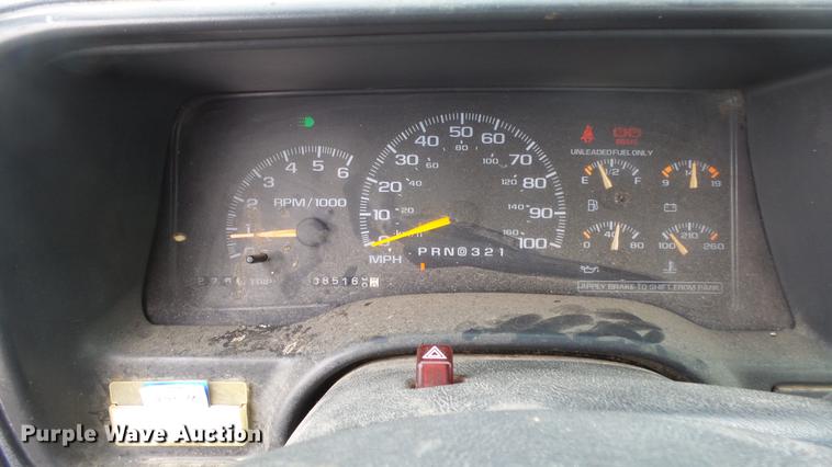 image for item DC3215 2000 Chevrolet C2500 pickup truck