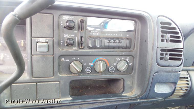 image for item DC3215 2000 Chevrolet C2500 pickup truck