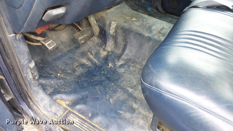 image for item DC3215 2000 Chevrolet C2500 pickup truck