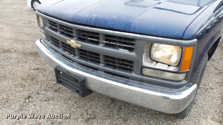 image for item DC3215 2000 Chevrolet C2500 pickup truck