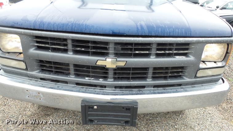 image for item DC3215 2000 Chevrolet C2500 pickup truck