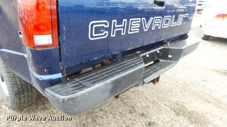 image for item DC3215 2000 Chevrolet C2500 pickup truck