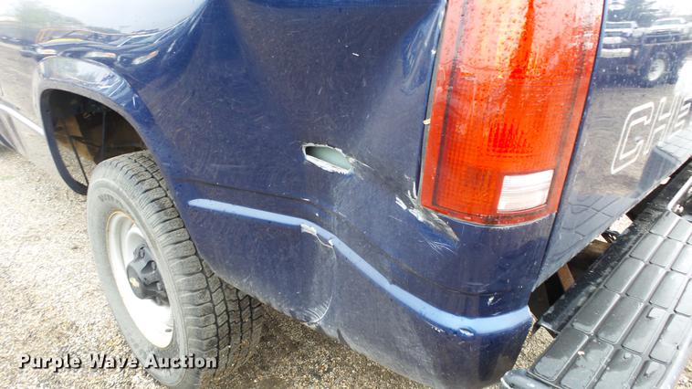 image for item DC3215 2000 Chevrolet C2500 pickup truck