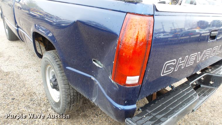 image for item DC3215 2000 Chevrolet C2500 pickup truck