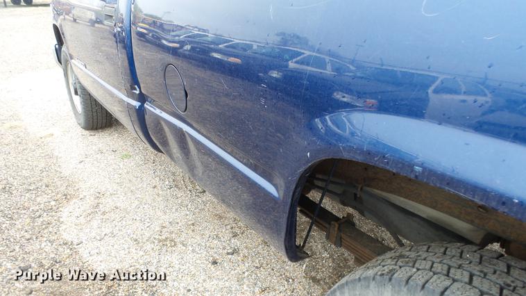 image for item DC3215 2000 Chevrolet C2500 pickup truck