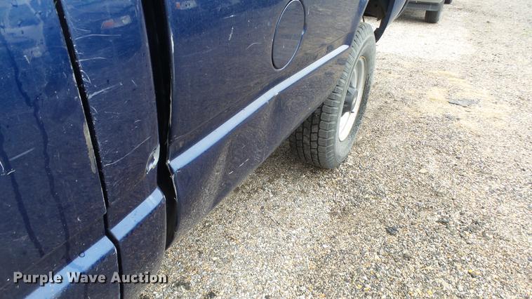 image for item DC3215 2000 Chevrolet C2500 pickup truck