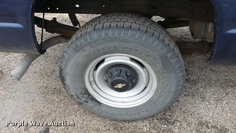 image for item DC3215 2000 Chevrolet C2500 pickup truck