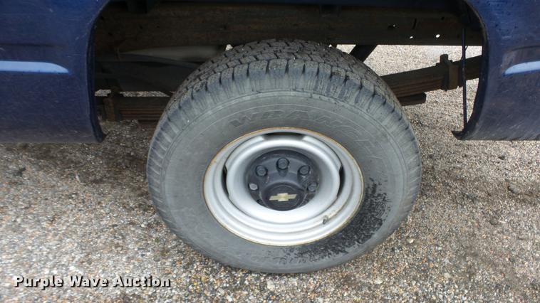 image for item DC3215 2000 Chevrolet C2500 pickup truck