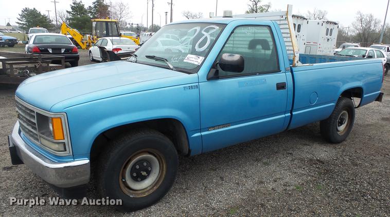 image for item DC3216 1999 Chevrolet C2500 pickup truck