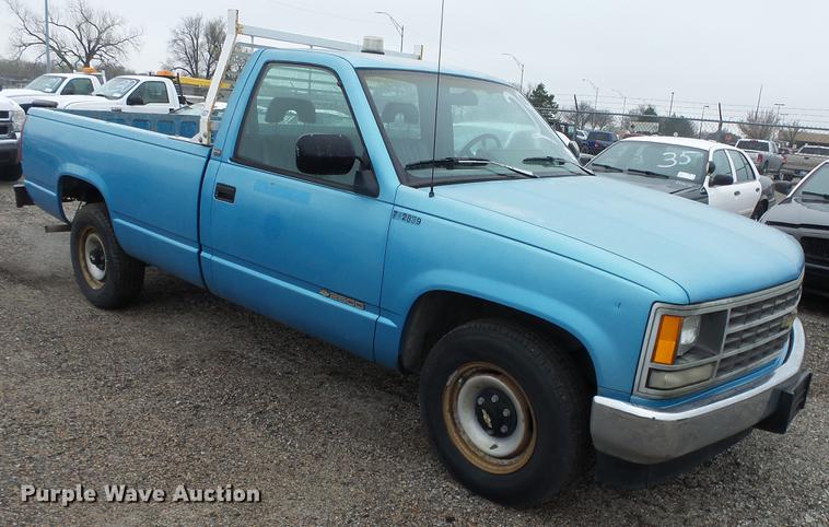 image for item DC3216 1999 Chevrolet C2500 pickup truck
