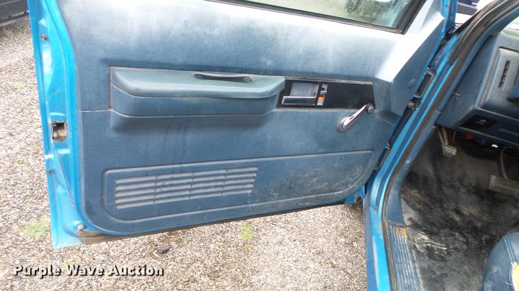 image for item DC3216 1999 Chevrolet C2500 pickup truck