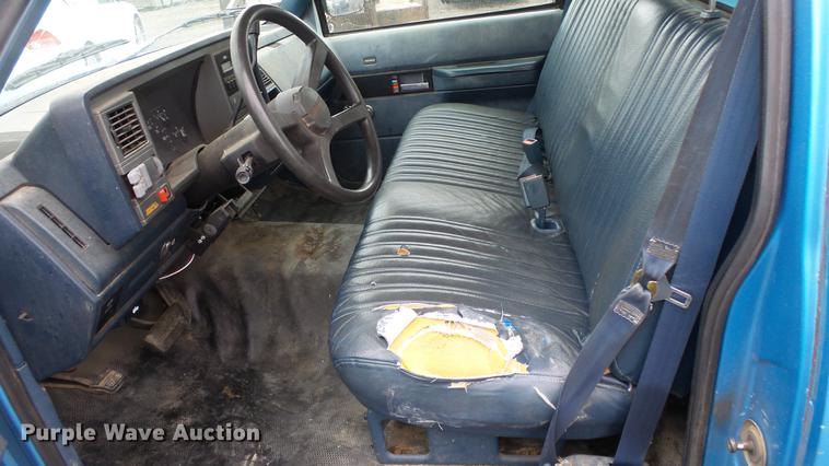 image for item DC3216 1999 Chevrolet C2500 pickup truck