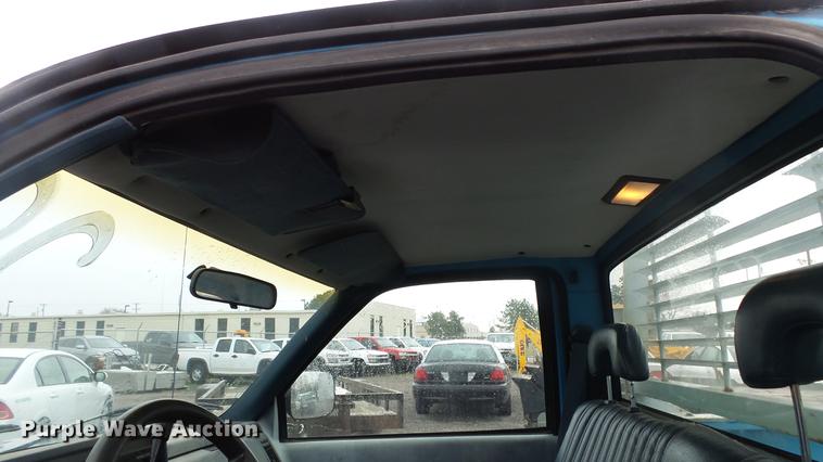 image for item DC3216 1999 Chevrolet C2500 pickup truck