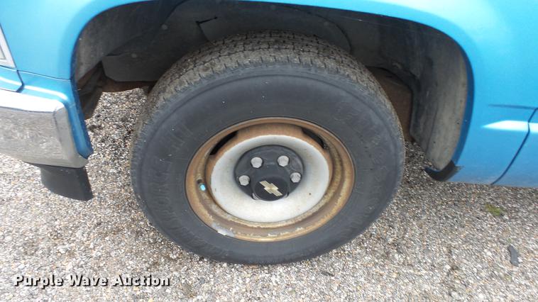 image for item DC3216 1999 Chevrolet C2500 pickup truck