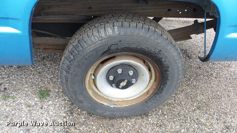 image for item DC3216 1999 Chevrolet C2500 pickup truck