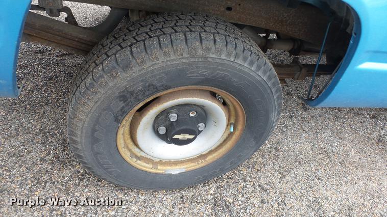 image for item DC3216 1999 Chevrolet C2500 pickup truck