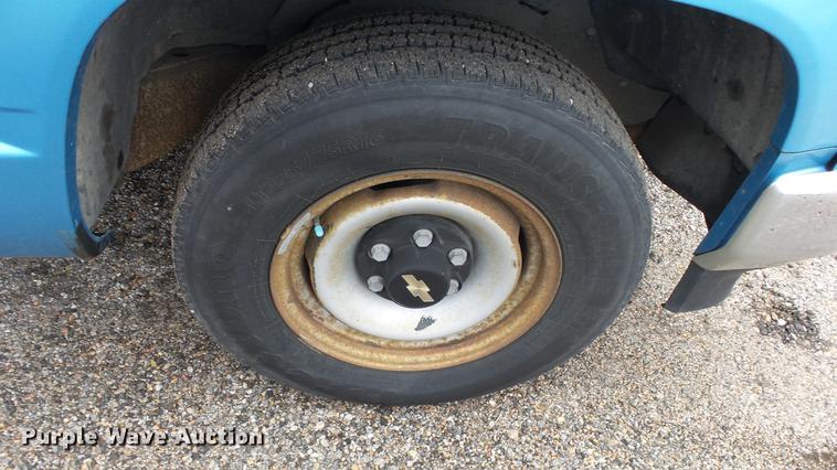 image for item DC3216 1999 Chevrolet C2500 pickup truck