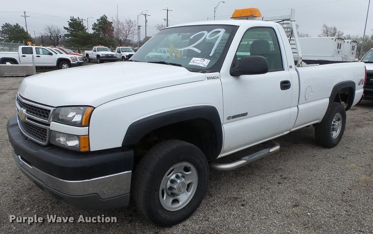 image for item DC3217 2005 Chevrolet Silverado 2500HD pickup truck