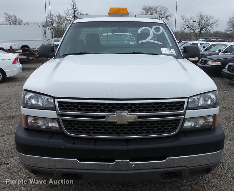 image for item DC3217 2005 Chevrolet Silverado 2500HD pickup truck
