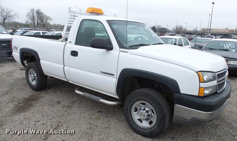 image for item DC3217 2005 Chevrolet Silverado 2500HD pickup truck