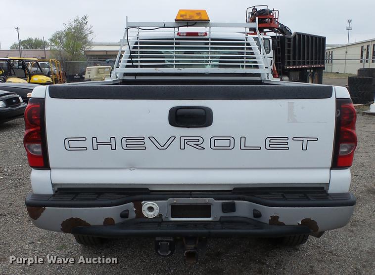 image for item DC3217 2005 Chevrolet Silverado 2500HD pickup truck