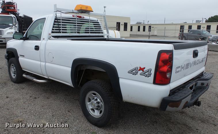 image for item DC3217 2005 Chevrolet Silverado 2500HD pickup truck